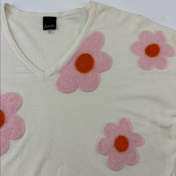 Aaeda ivory pop flower sweater Large womens no wool pullover Vneck dolman sleeve - Picture 5 of 9